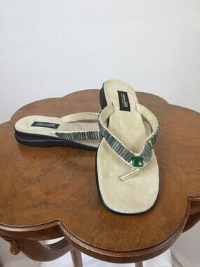 Andrea Jean Color Works Green Beaded Flip Flops Suede Sandals Ivory SZ 8 Size 10